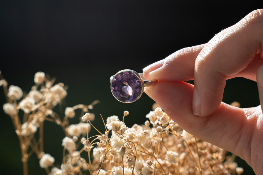 LUXE ROUND AMETHYST RING